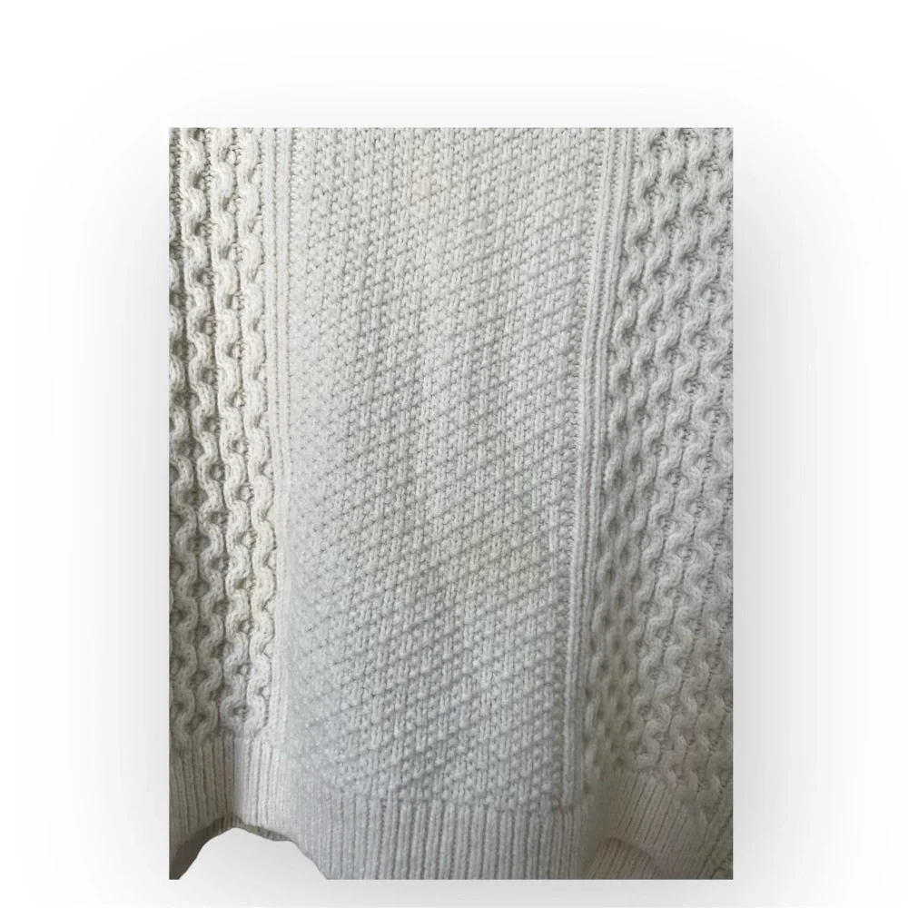 White knit top with metal buckle detail , jane and jack - Picture 4 of 4